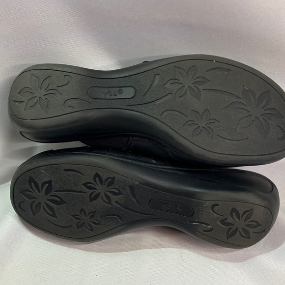 Yuu Women's Black Leather Mules with Buckle - Picture 7 of 7